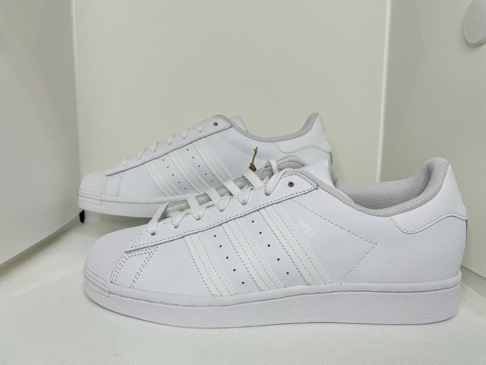 BNIB Men’s Size 9 - adidas Superstar Footwear Triple White